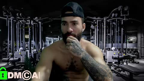 Snapshot of urbanbeard chatting on 01-13-25, 12:35 master beard online show from 01-13-25, 12:35