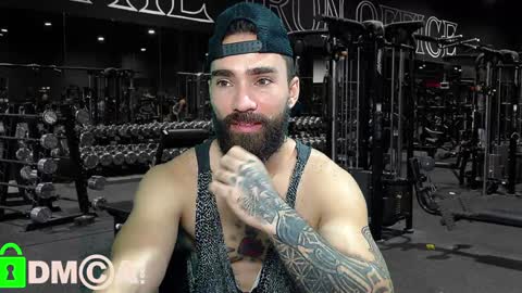 Snapshot of urbanbeard chatting on 01-14-25, 02:40 master beard online show from 01-14-25, 02:40