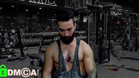 Snapshot of urbanbeard chatting on 01-14-25, 12:45 master beard online show from 01-14-25, 12:45