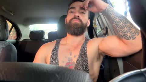 Snapshot of urbanbeard chatting on 01-14-25, 10:02 master beard online show from 01-14-25, 10:02