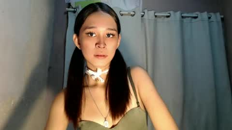 Snapshot of urdreamgirl_stephanie chatting on 06-18-26, 10:30 stephanie online show from 06-18-26, 10:30