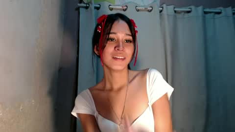 Snapshot of urdreamgirl_stephanie chatting on 06-26-26, 11:03 stephanie online show from 06-26-26, 11:03