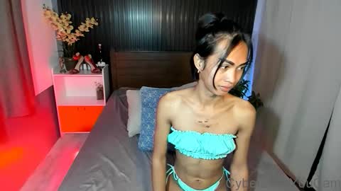 Snapshot of urfavouriteaddiction chatting on 10-15-25, 08:36 Rianne online show from 10-15-25, 08:36