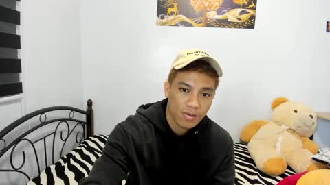 urfucker_vinz online show from 05-20-26, 01:06