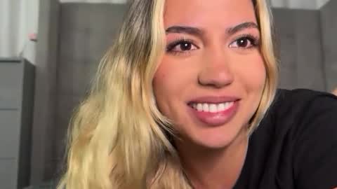 Snapshot of urgfmandy chatting on 12-16-25, 02:49 urgfmandy online show from 12-16-25, 02:49