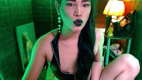 Snapshot of urhardcockqueenxxx chatting on 04-23-26, 02:35 queen norelle online show from 04-23-26, 02:35
