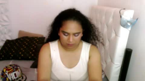 Snapshot of urhotmariahclara chatting on 05-17-26, 04:36 Anna online show from 05-17-26, 04:36