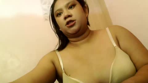 Snapshot of urhotmariahclara chatting on 06-01-26, 12:29 Anna online show from 06-01-26, 12:29
