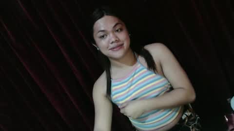 urhottie_bella online show from 05-13-26, 11:00