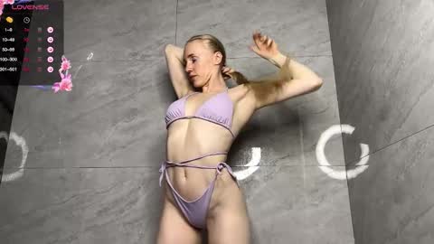 Snapshot of uriyani chatting on 11-06-25, 06:09 ElizabethLizy online show from 11-06-25, 06:09