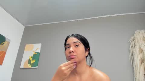 Snapshot of urlovex chatting on 10-06-25, 12:52 Love online show from 10-06-25, 12:52