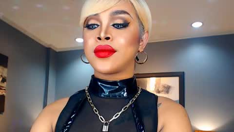 UrMajestyTyra online show from 01-05-25, 11:22
