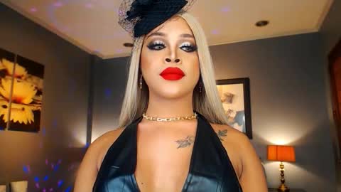 Snapshot of urmajestytyra chatting on 10-25-25, 02:30 UrMajestyTyra online show from 10-25-25, 02:30