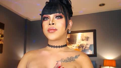 Snapshot of urmajestytyra chatting on 11-17-25, 01:00 UrMajestyTyra online show from 11-17-25, 01:00