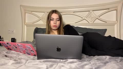 urmissalice online show from 01-24-25, 10:41