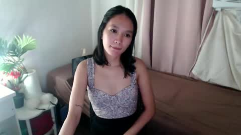 Snapshot of urpinayaureen04 chatting on 11-29-25, 03:59 Petite hennesy online show from 11-29-25, 03:59