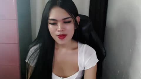 Snapshot of urpinayjenfuckerxxx chatting on 01-22-25, 08:06 Jenny online show from 01-22-25, 08:06