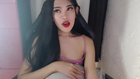 Snapshot of urpinayjenfuckerxxx chatting on 01-24-25, 01:45 Jenny online show from 01-24-25, 01:45