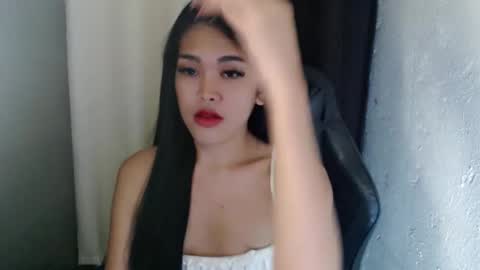 Snapshot of urpinayjenfuckerxxx chatting on 02-12-25, 10:37 Jenny online show from 02-12-25, 10:37
