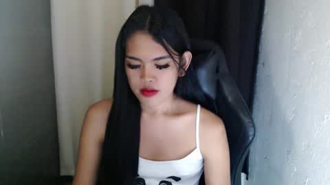 Snapshot of urpinayjenfuckerxxx chatting on 02-13-25, 02:01 Jenny online show from 02-13-25, 02:01