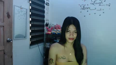 Snapshot of urpreciouspinayxxx chatting on 01-14-25, 01:36 hi im kim online show from 01-14-25, 01:36