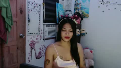 Snapshot of urpreciouspinayxxx chatting on 10-07-25, 12:24 hi im kim online show from 10-07-25, 12:24