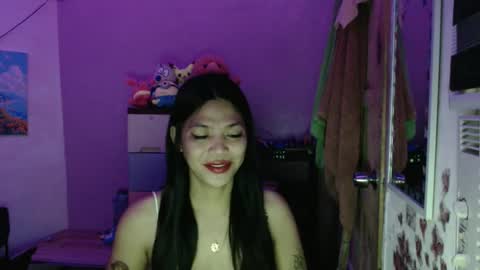 Snapshot of urpreciouspinayxxx chatting on 10-26-25, 12:16 hi im kim online show from 10-26-25, 12:16