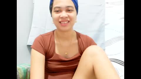 Snapshot of ursexy_pinay_skinny chatting on 05-07-26, 05:24 im jenny online show from 05-07-26, 05:24