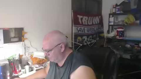 Eric online show from 11-05-25, 02:11