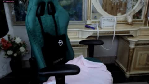 Leila online show from 11-28-25, 09:12