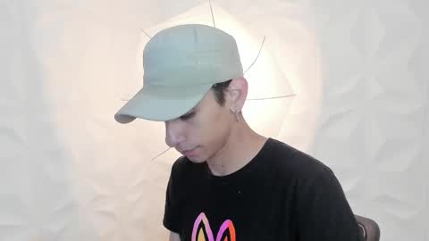 Snapshot of uyukie chatting on 09-19-25, 12:06 UYUKIE online show from 09-19-25, 12:06