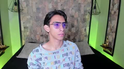 Snapshot of uyukie chatting on 11-07-25, 11:10 UYUKIE online show from 11-07-25, 11:10