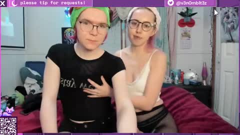 Snapshot of v3n0mb1t3z chatting on 09-27-25, 02:38 kermit online show from 09-27-25, 02:38