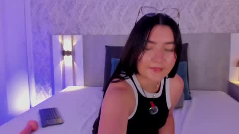 Vaalentina Lux online show from 05-20-26, 03:07