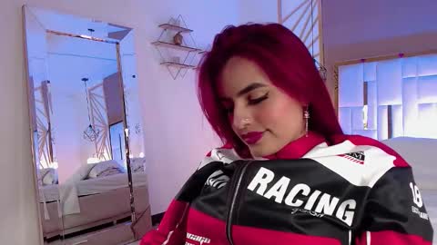 Snapshot of vaaleriee_miller_ chatting on 11-06-25, 10:32 valeriee miller online show from 11-06-25, 10:32