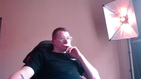 Snapshot of vacation__ chatting on 04-17-26, 02:42 vacation__ online show from 04-17-26, 02:42