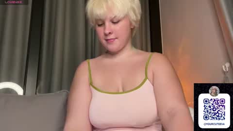 Snapshot of vaeeeliixx chatting on 06-26-26, 08:46 eva online show from 06-26-26, 08:46