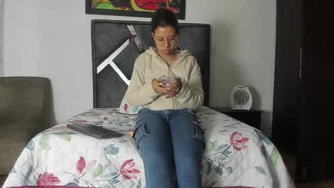 Vahiolet smith online show from 10-30-25, 02:57