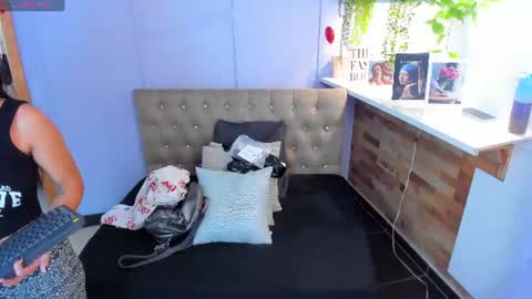 Vaiolet Harris online show from 07-19-26, 11:58