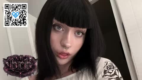 Snapshot of vailyreb chatting on 05-06-26, 11:21 Marin online show from 05-06-26, 11:21