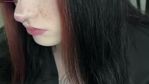 Snapshot of vailyreb chatting on 05-25-26, 02:45 Marin online show from 05-25-26, 02:45