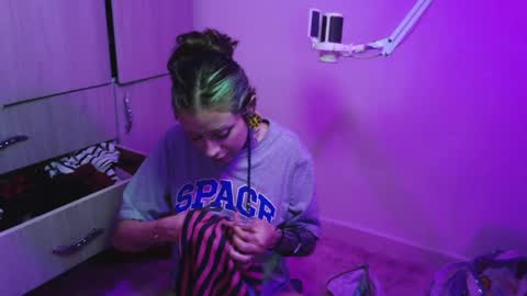 Vainilla Independent model online show from 04-07-26, 02:45