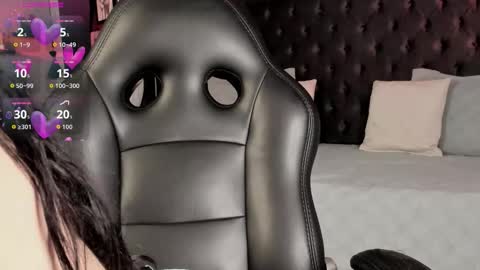 Snapshot of vaiolethsan chatting on 12-13-25, 09:09 Vaioleth online show from 12-13-25, 09:09