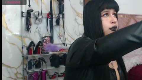 Snapshot of valen_ross7 chatting on 07-22-26, 04:37 valen_ross7 online show from 07-22-26, 04:37