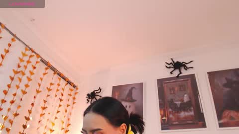 Snapshot of valen_ross_ chatting on 10-09-25, 09:35 valentina Rossi 3 online show from 10-09-25, 09:35