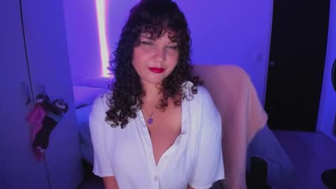 Snapshot of valen_smile_ chatting on 12-22-24, 01:55 valen_smile_ online show from 12-22-24, 01:55