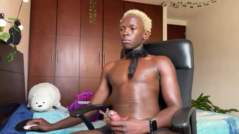   Valentin  independent Cam Boy     online show from 02-11-25, 05:07