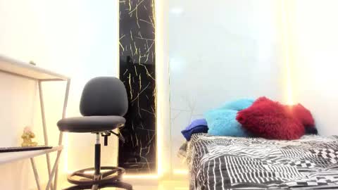 VALENTIN  online show from 03-17-26, 03:22