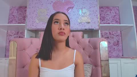 Snapshot of valentina_cortes72 chatting on 02-17-25, 11:34 Valentina online show from 02-17-25, 11:34