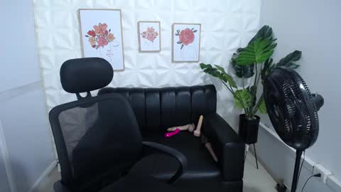 Snapshot of valentina_mature chatting on 02-12-25, 01:52 Valentina online show from 02-12-25, 01:52